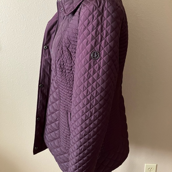 MED CALVIN KLEIN PURPLE ZIPPER AND SNAP 3 POCKET COAT IN LIKE NEW CONDITION - Picture 12 of 13
